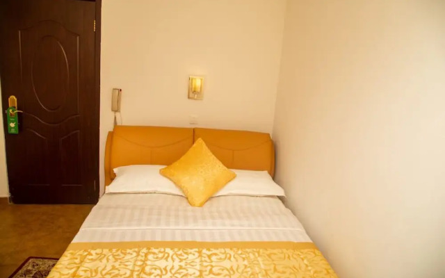 Gold Plaza Hotel