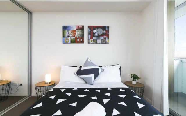 Penthouse near Airport & CBD