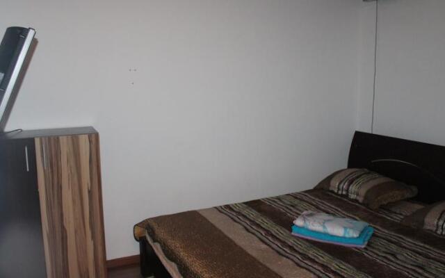 Houseroom H