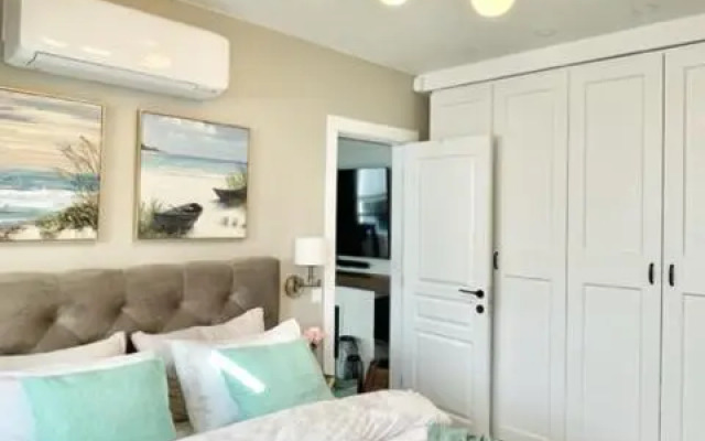 Executive 2 Bedroom Apartment + Parking