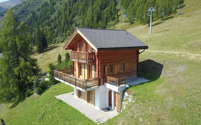 Chalet in the Heart of the Mountains