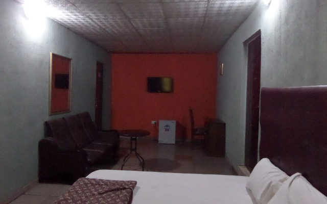 Metro Hotel Ajeigbe