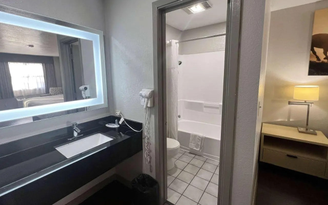 Days Inn by Wyndham Canton