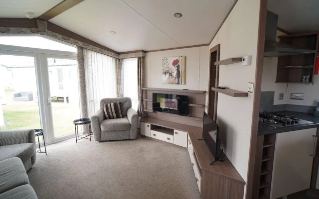 Pets Stay Free 8 Berth lux van Heacham Beach