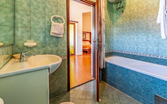 Stunning Home in Medulin With Wifi and 7 Bedrooms