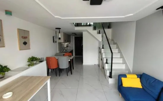 Duben Xiong Rizu Apartment