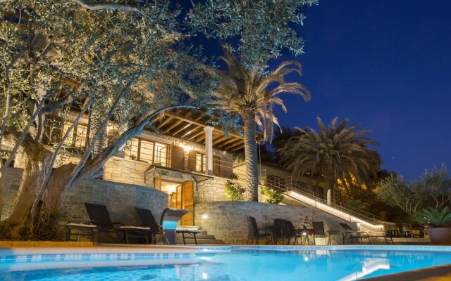 Luxury 5* Seaview Villa With 3 Rooms in Split, With Private Pool, Encl
