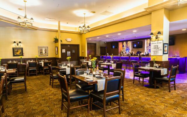 Crowne Plaza Edison by IHG