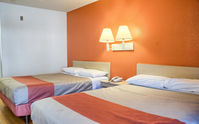 Motel 6 Seattle, WA - South