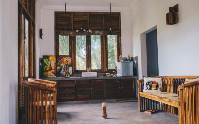 Villa Sooriya Weaving
