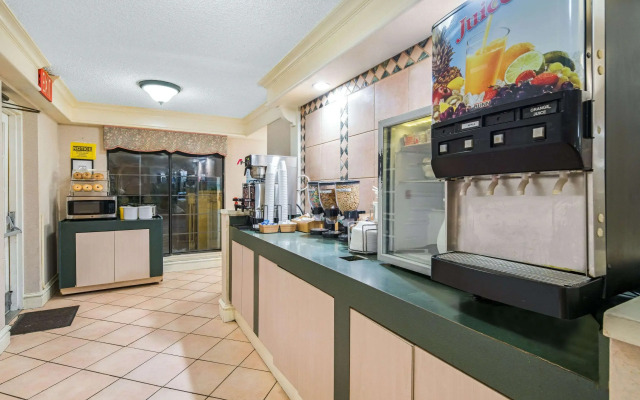 Days Inn by Wyndham San Diego Vista