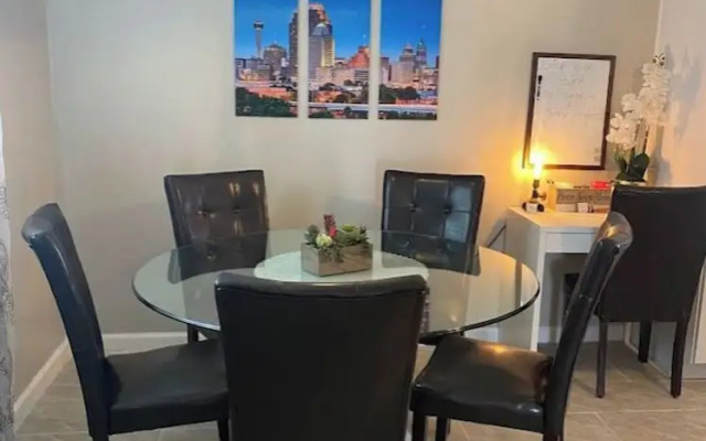 Stunning Cozy Downtown Guesthouse