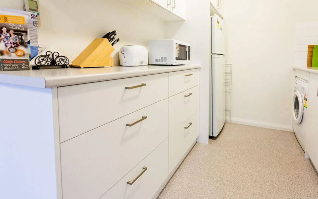 Point Lonsdale Holiday Apartments - Adults only