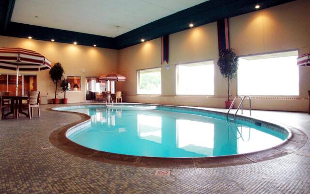 Americas Best Value Inn & Suites St. Cloud