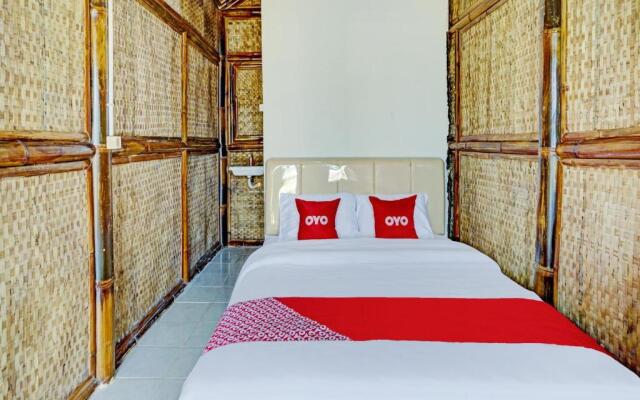 OYO 90225 Rumah Bambu Trawas syariah