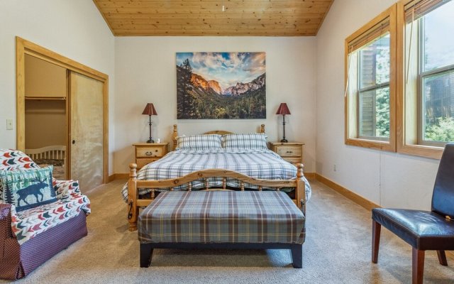 Dog Friendly Summer Vacation Hub Near Town 4 Bedroom Home by Redawning