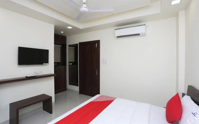 OYO 24707 Comfort Inn by OYO Rooms