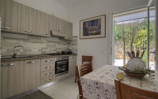 Polo - Relax Front Sea House