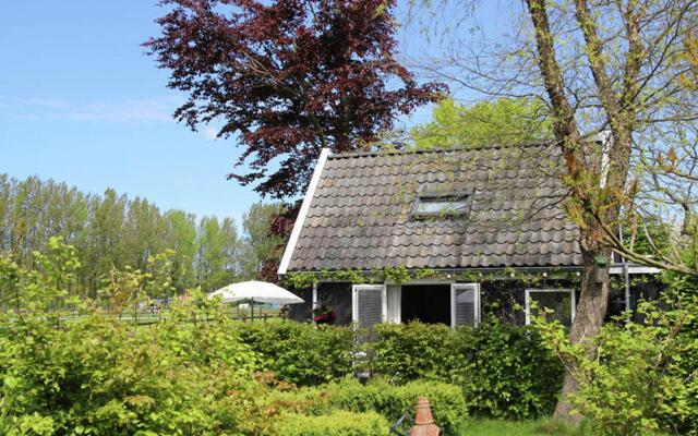 Holiday home for two people at a peaceful, central location in Heiloo near Egmond