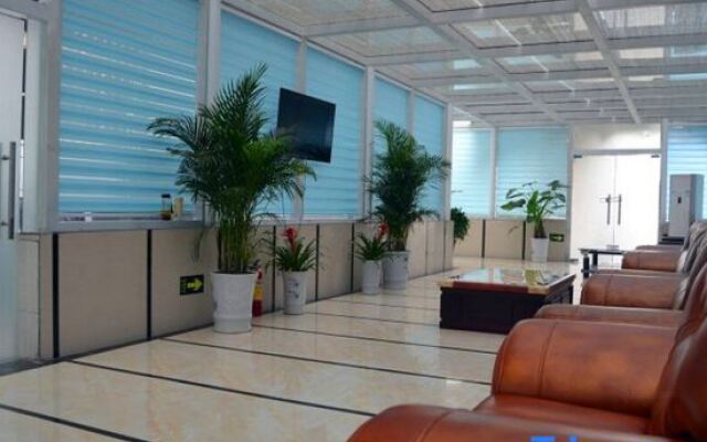 Zhengzhou Xinhaitian Business Hotel (Henan Engineering College Branch)