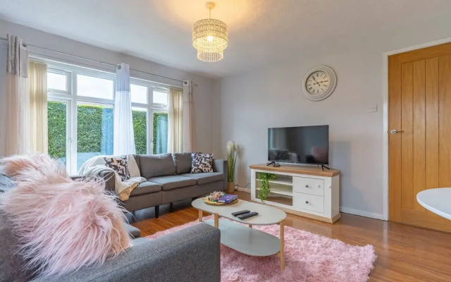 1br-sleeps2-parking-nearcitycentre-jlr-nec