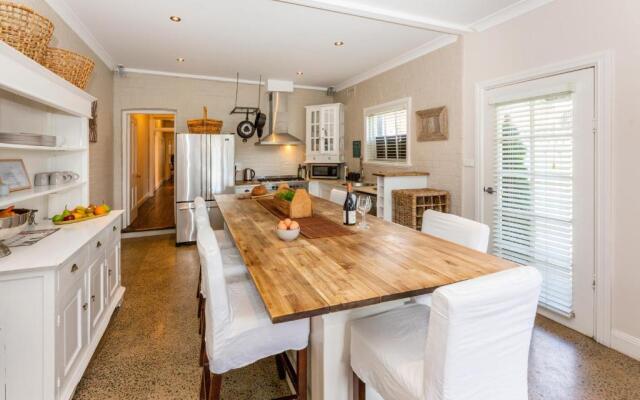 YSG The Edward Townhouse 155 - Steps To Town