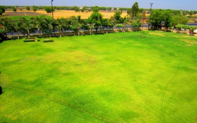 Le Tokyo Hotel Sanand