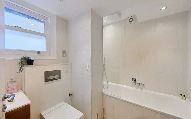 Notting Hill Apartment with Terrace