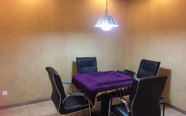 Xixia Chaoyue Business Hotel