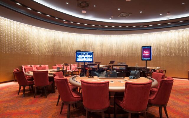 Maestral Resort & Casino