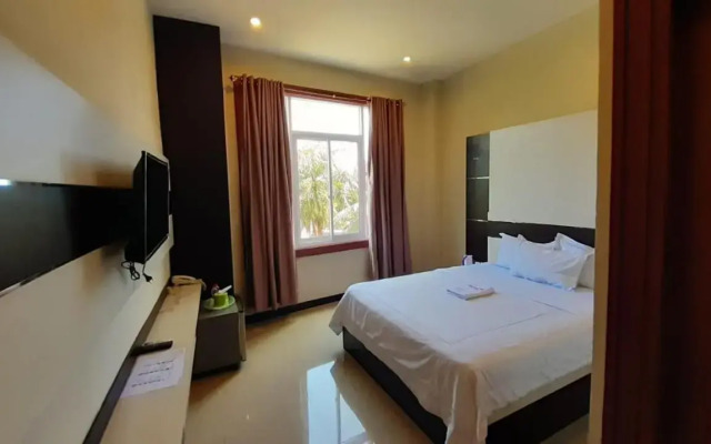 Galaxy Inn Hotel Baubau