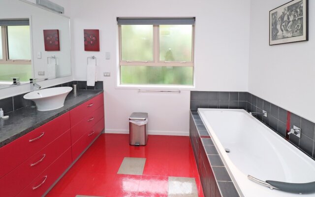 Hideaway in Harrowfield