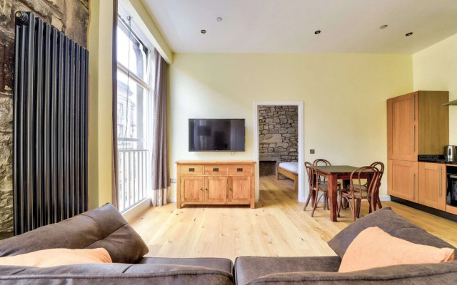 Stunning flat near St. Giles' Cathedral