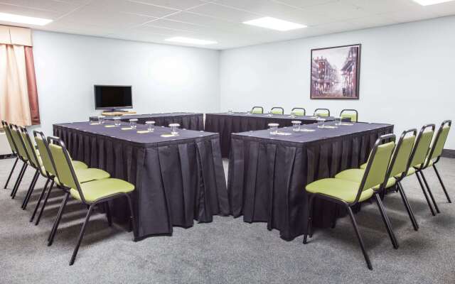 Super 8 by Wyndham Kindersley