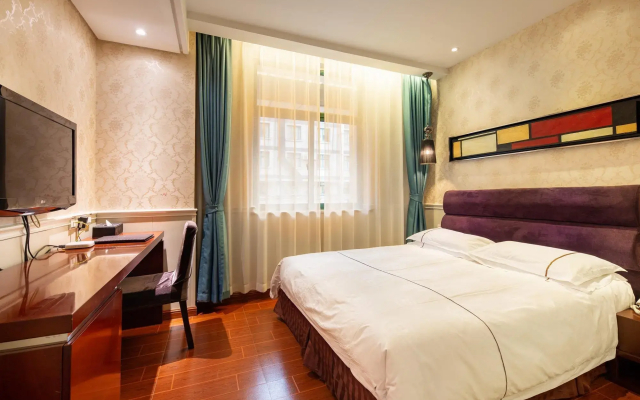 Baiheng Hotel (Yiwu International Trade City)