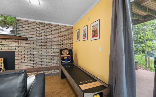 Cosby Mountain Lodge 4 Bedroom Home