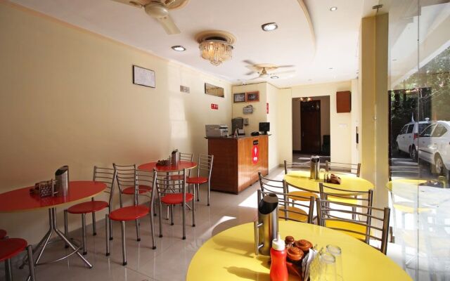 OYO 5459 Hotel Doll's Inn