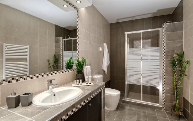 Luxurious Villa Solaris Next To The Beach