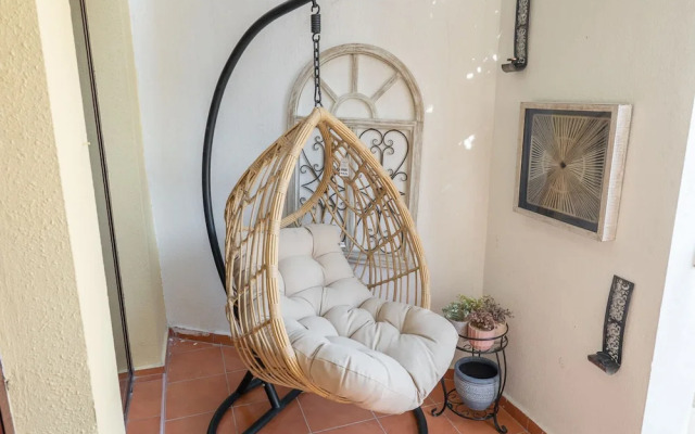 Extravagant Studio Stay for 2 in JVC