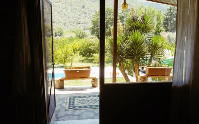 Pir Efes Konakları