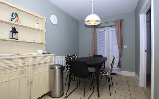 Beautiful 5 Bed Detached House - Sleeps 9