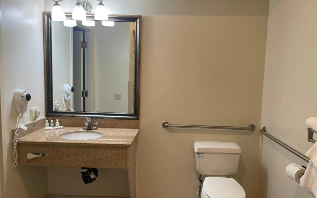 Quality Inn & Suites Longview Kelso