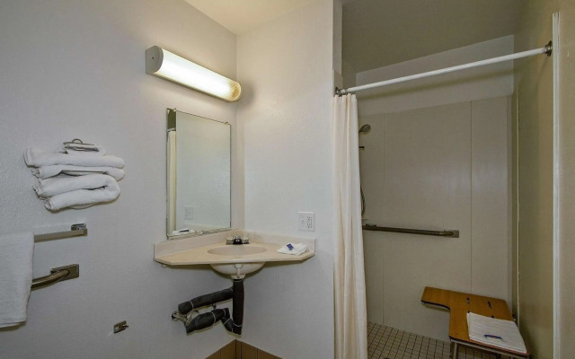 Motel 6 Green Bay, WI