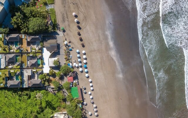"romantic Oceanfront 1 Br Villa in Seminyak"
