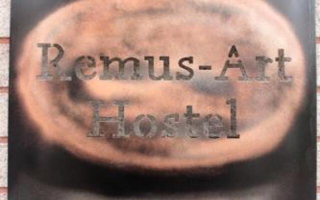 Remus-Art Hostel