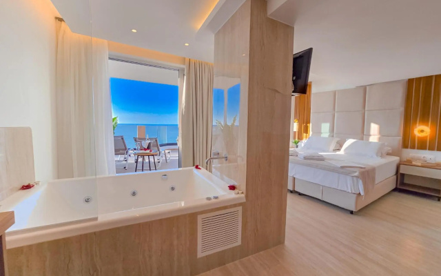 Theo Beach Hotel Apartments