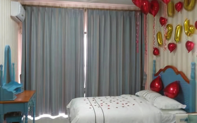Lvxing Theme Apartment