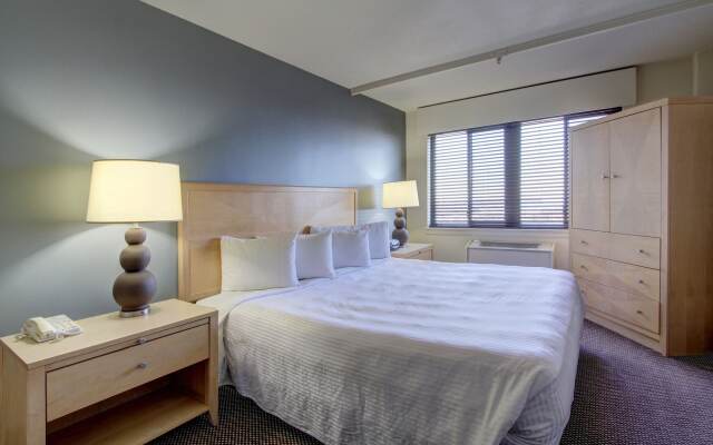 Inlet Tower Hotel & Suites