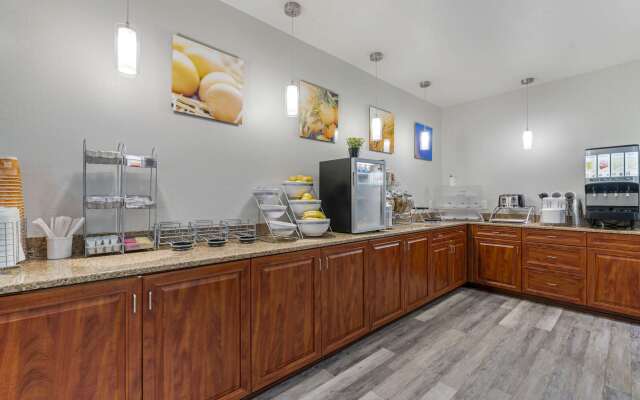 Comfort Suites Lake Geneva East