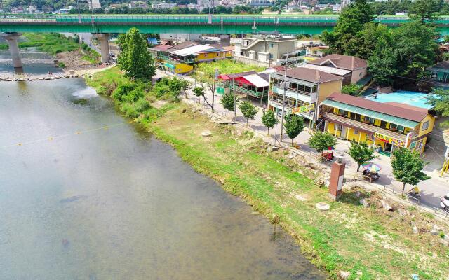 Cheongpyeong Gangmaeul Pension